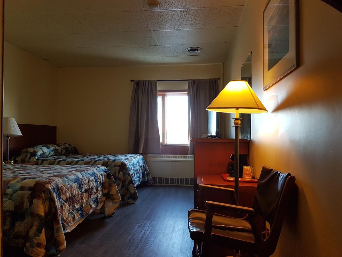 Beaver Hotel North Battleford Esterno foto