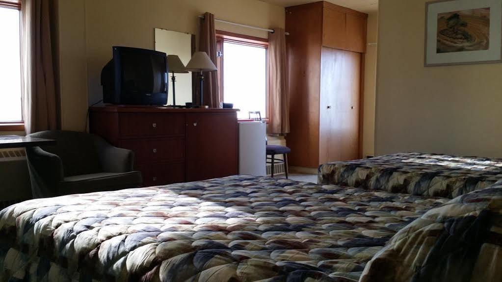 Beaver Hotel North Battleford Esterno foto